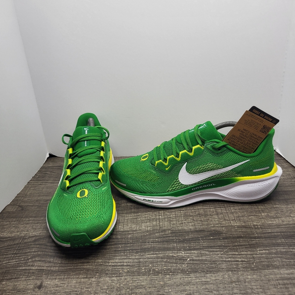 Nike Pegasus 41 Oregon Ducks PE Running Shoes Green Men's 9 FZ5138-300 NEW